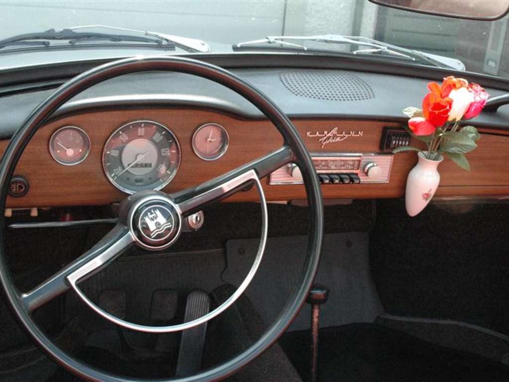 VW Karmann Ghia Armaturenbrett Abdeckung Polsterung Innenaustattung  8.67-7.70 vergl. 141857681C - Aircooledshop
